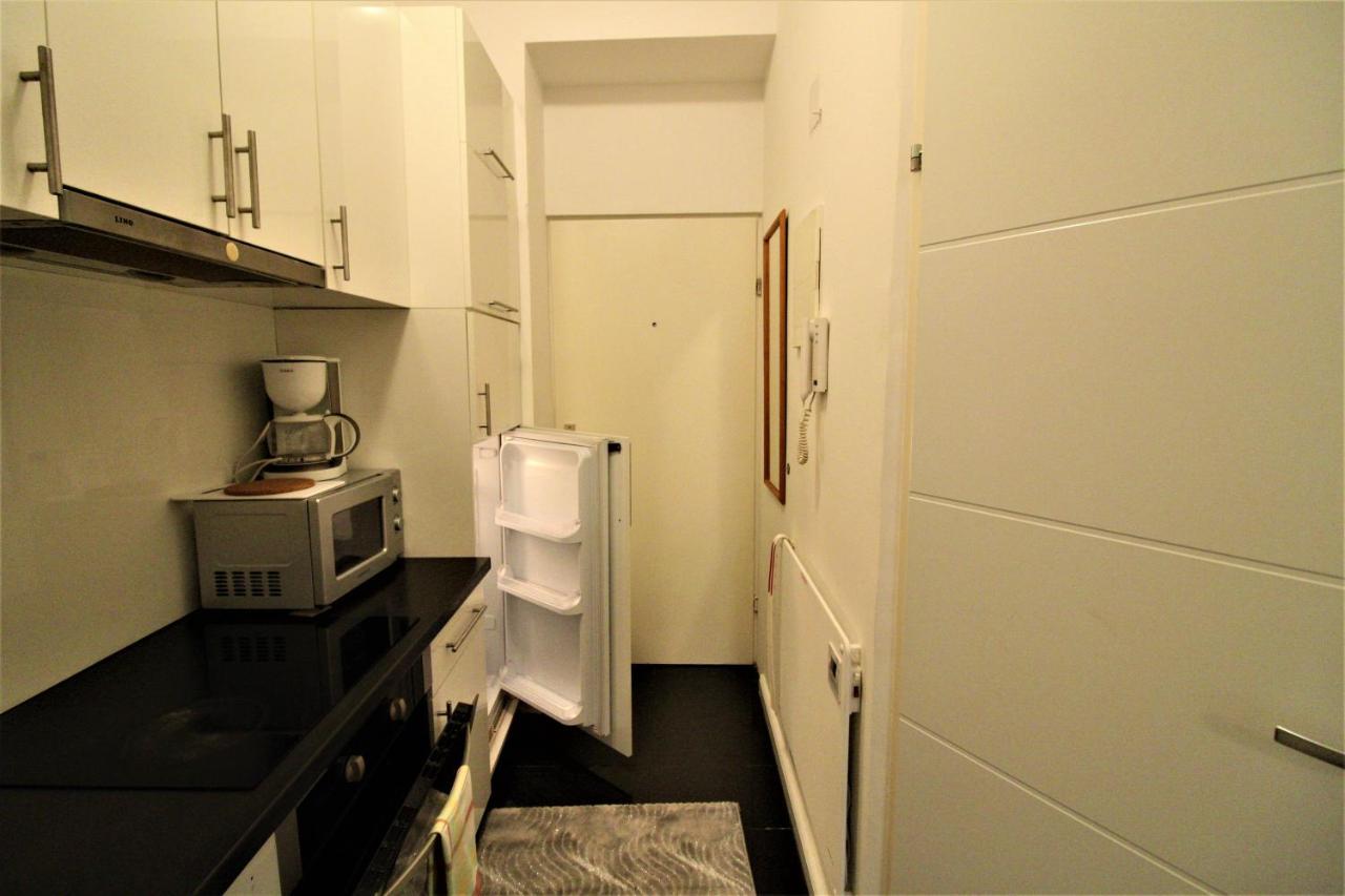 Small Studio Close To City Center Відень Екстер'єр фото