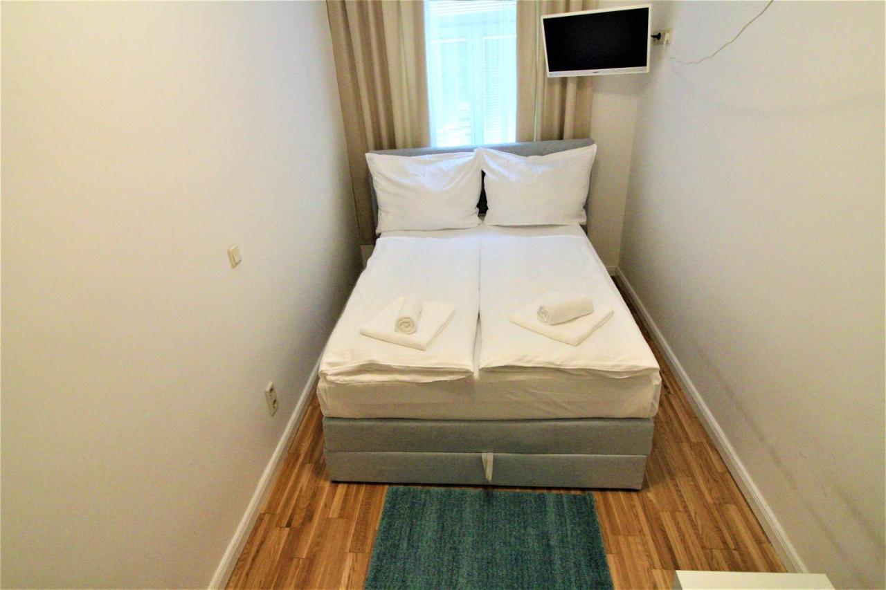 Small Studio Close To City Center Відень Екстер'єр фото