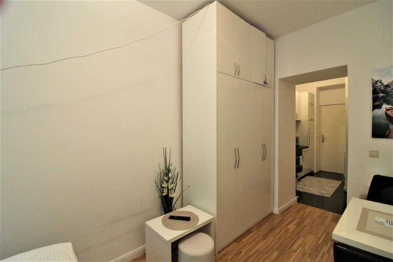 Small Studio Close To City Center Відень Екстер'єр фото