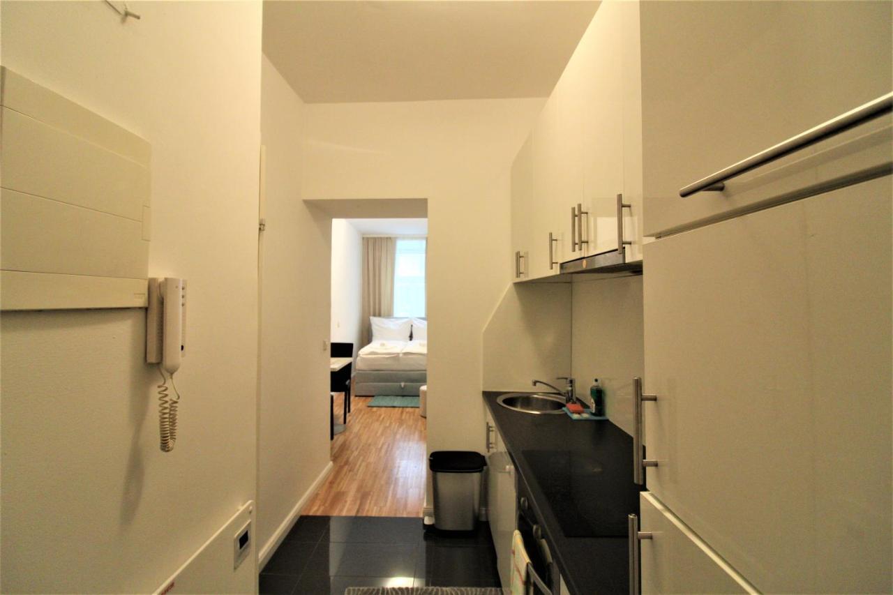 Small Studio Close To City Center Відень Екстер'єр фото