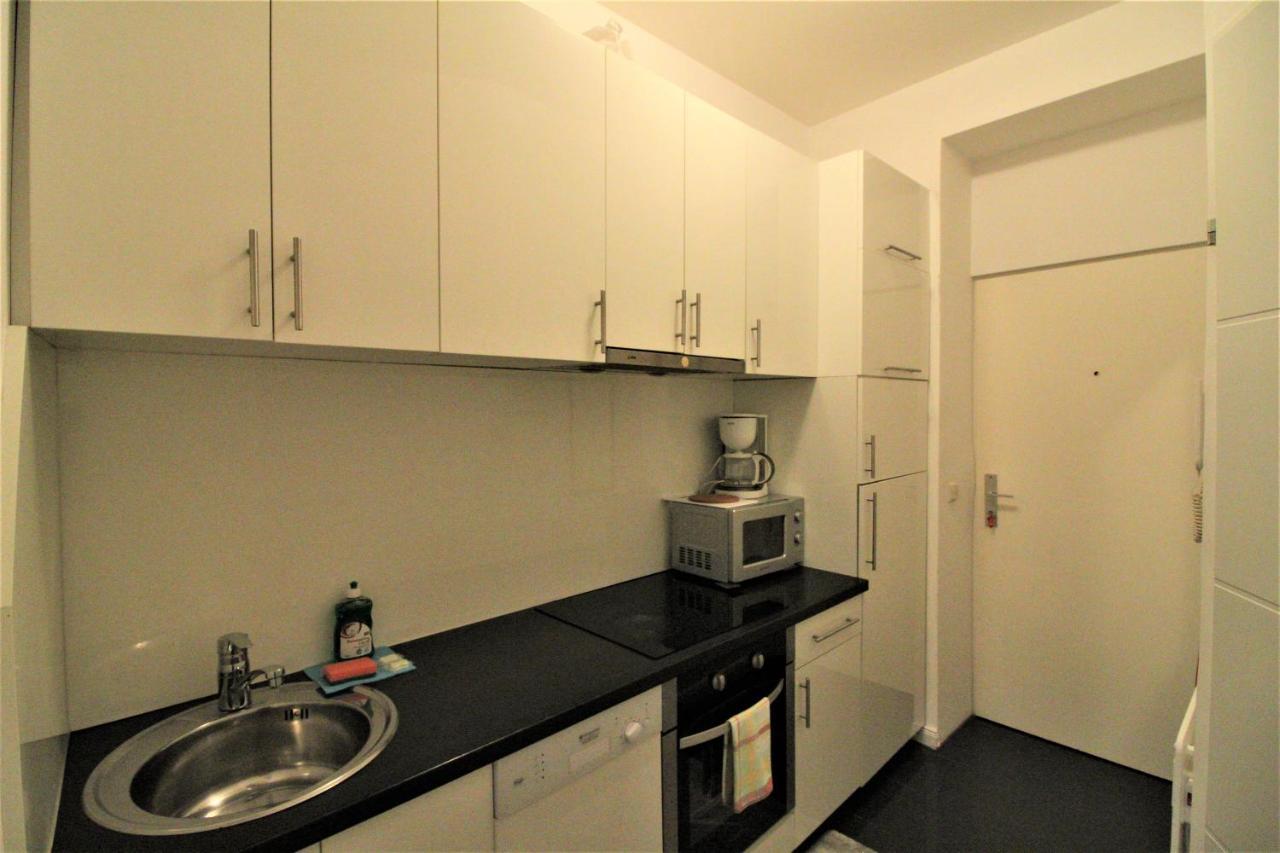 Small Studio Close To City Center Відень Екстер'єр фото
