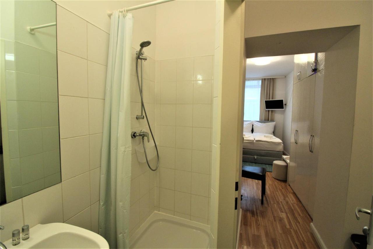 Small Studio Close To City Center Відень Екстер'єр фото